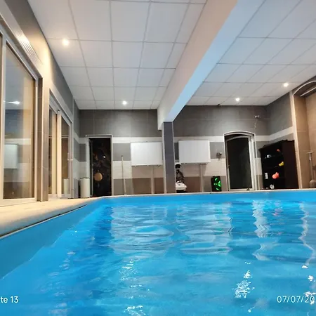 Fils En Aiguille Piscine Intérieure Chauffée Et Sauna Ouverts Toute L'année Celles-sur-Plaine